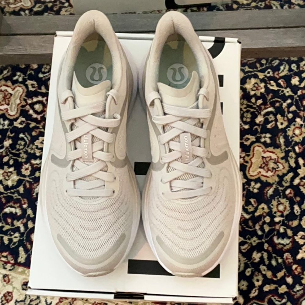 Lululemon women’s Blissfeel Running Shoes